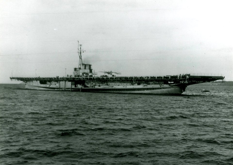USS Sable (IX-81) in West Grand Traverse Bay, Michigan (USA), 10 August 1943 (80-G-387151)