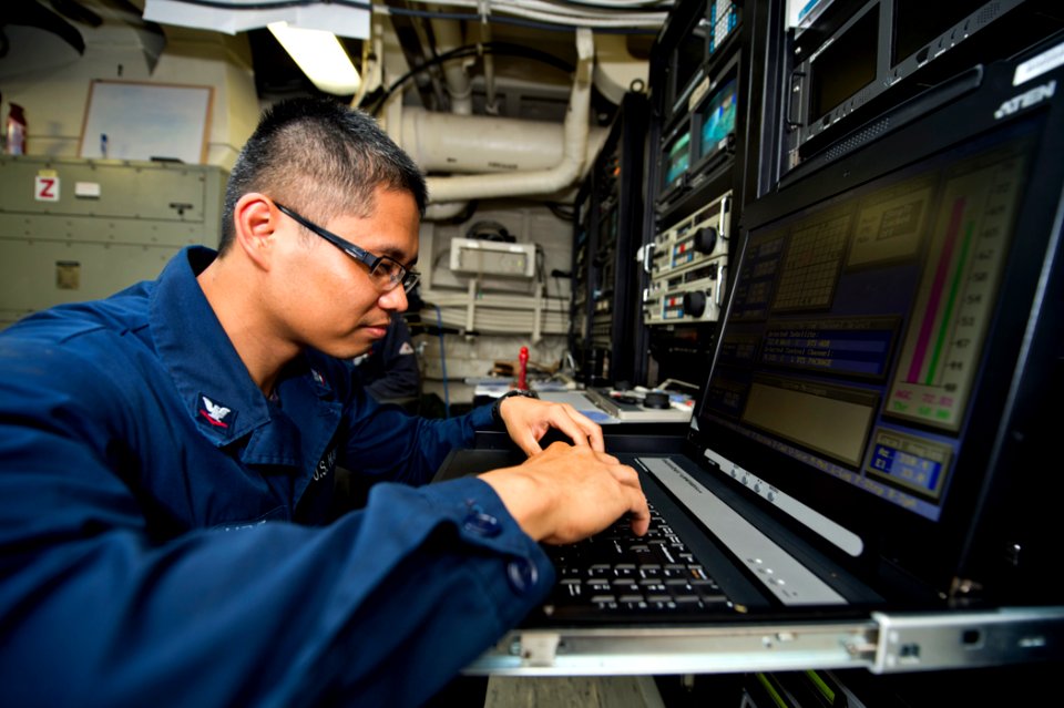 USS San Antonio operations 131006-N-WX580-055