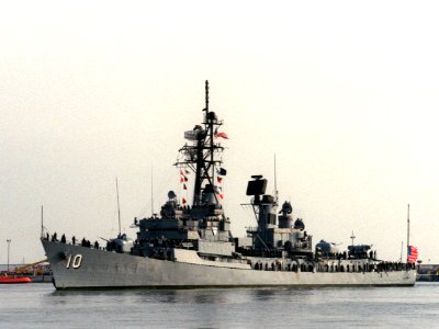 USS Sampson (DDG-10) returning to Mayport, Florida (USA), on 28 March 1991 (6464863) photo