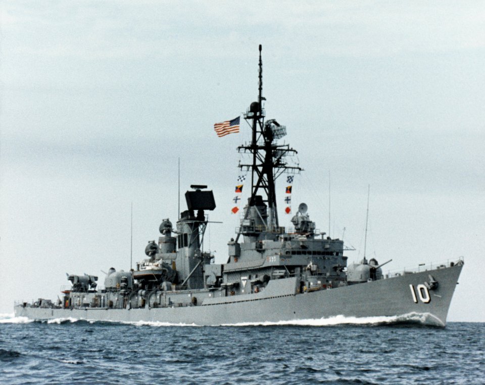 USS Sampson (DDG-10) underway at sea, circa in 1988-1989 (NH 106728-KN)