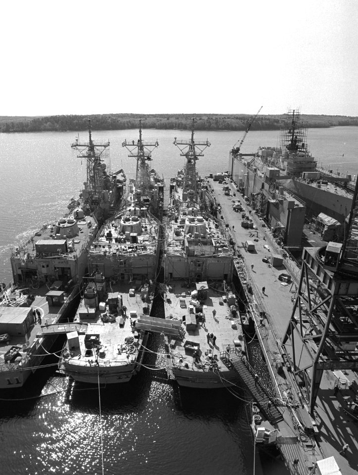 USS Samuel Eliot Morison (FFG-13), USS Gallery (FFG-26) and USS Stephen W. Groves (FFG-29) at Bath Iron Works on 11 May 1981