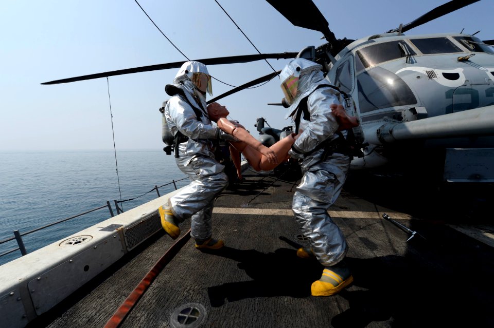 USS San Diego (LPD 22) 140927-N-IK388-080 (15409061505)