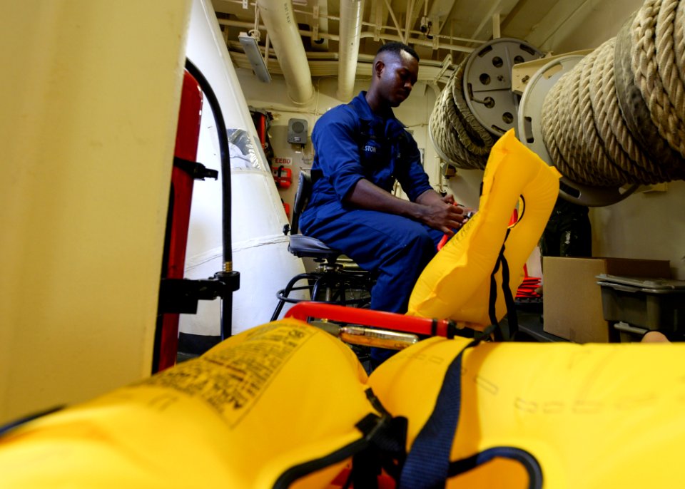 USS San Diego (LPD 22) 140924-N-IK388-006 (15172344877)