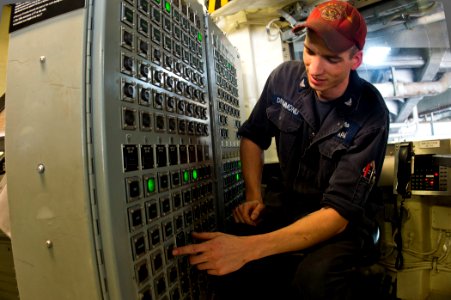 USS San Antonio operations 131007-N-WX580-027