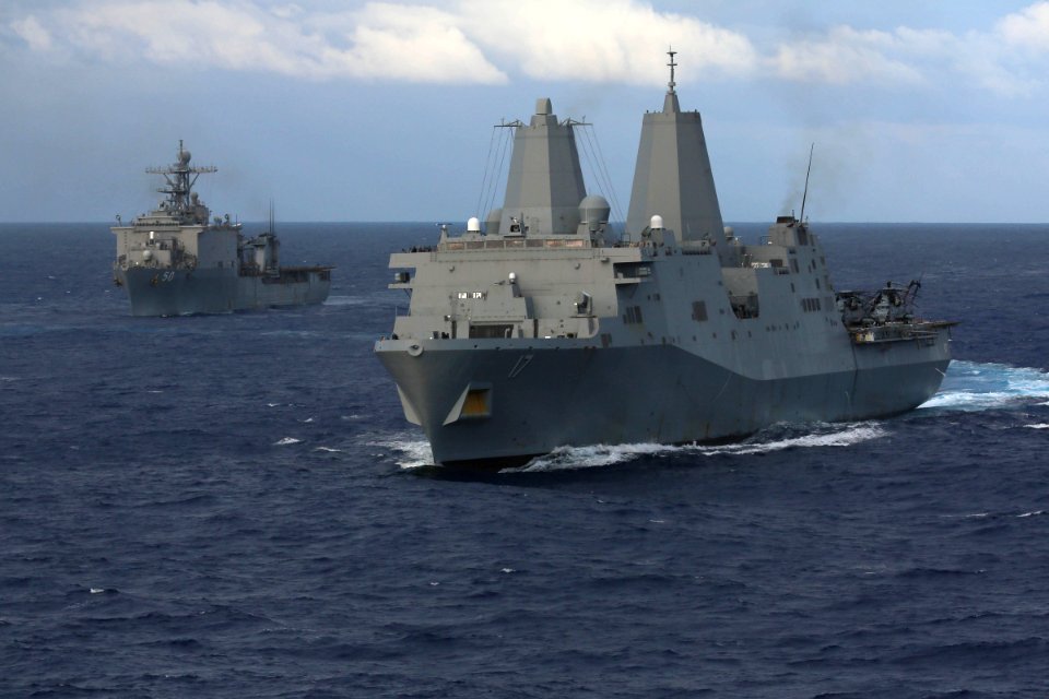 USS San Antonio alongside USS Carter Hall. (8592538444)