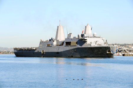 USS San Diego returns to home port 150225-N-DH124-061