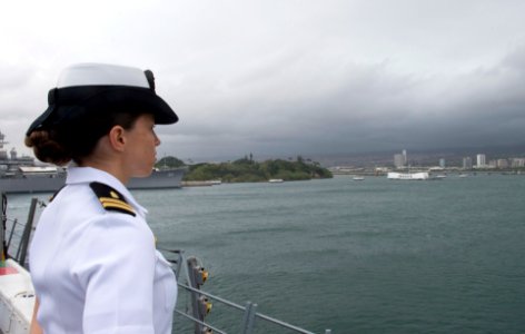 USS San Diego arrives at Joint Base Pearl Harbor-Hickam 150214-N-IK388-043