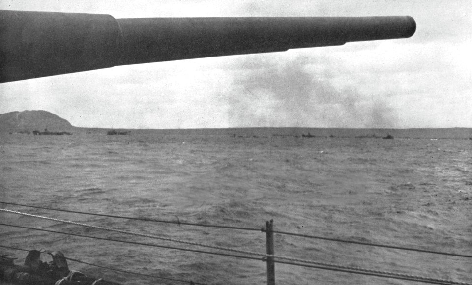 USS San Francisco (CA-38) off Iwo Jima, in February 1945