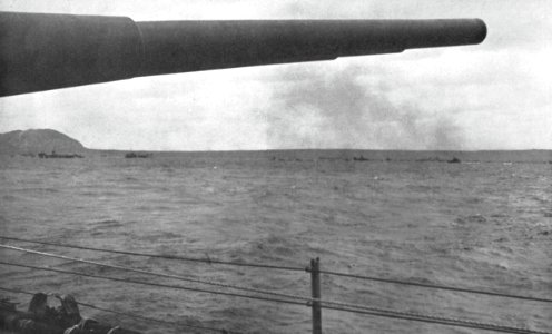 USS San Francisco (CA-38) off Iwo Jima, in February 1945