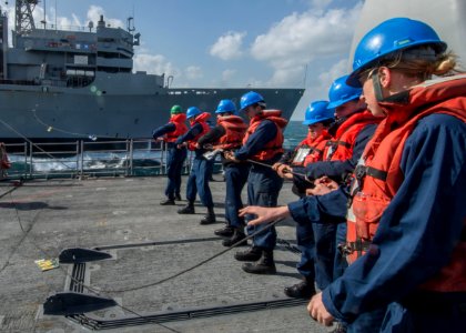USS SAN JACINTO (CG 56) 131220-N-LN619-103 (11529067314)