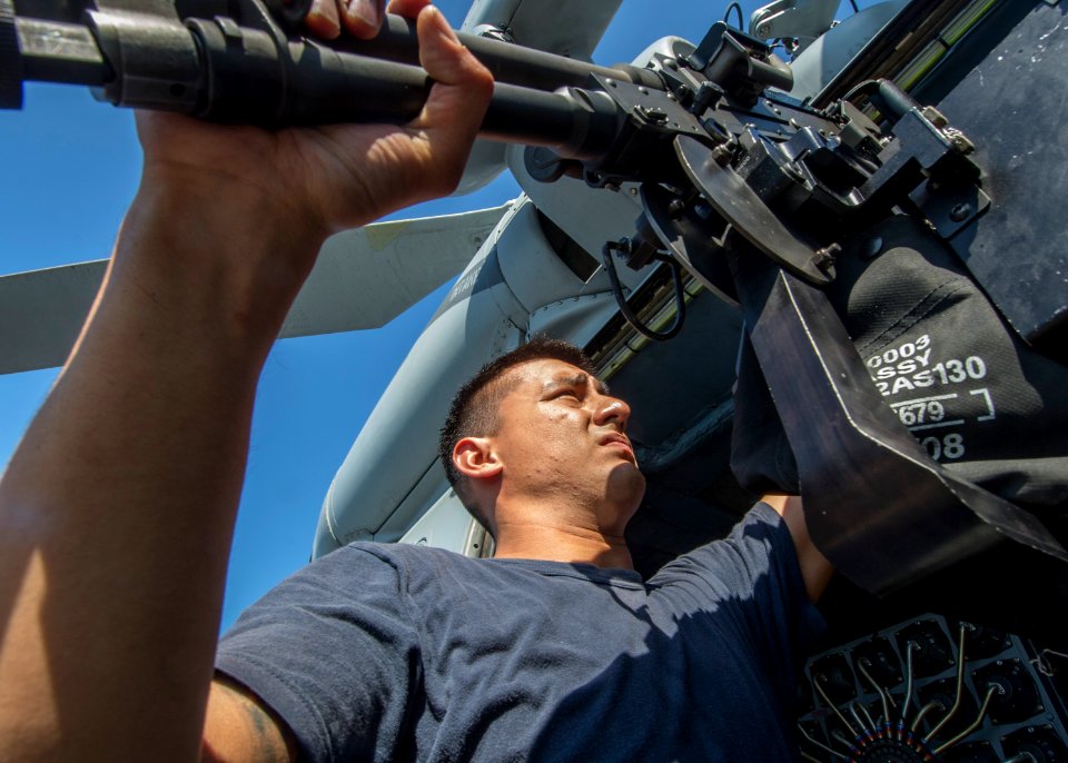 USS SAN JACINTO (CG 56) 131215-N-LN619-047 (11417860165)