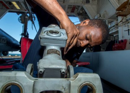 USS SAN JACINTO (CG 56) 131226-N-LN619-020 (11622976846)