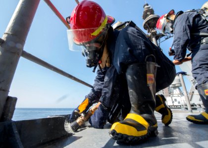 USS SAN JACINTO (CG-56) 131107-N-LN619-167 (10833718813)