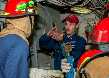 USS SAN JACINTO (CG 56) 131127-N-LN619-055 (11148380966)