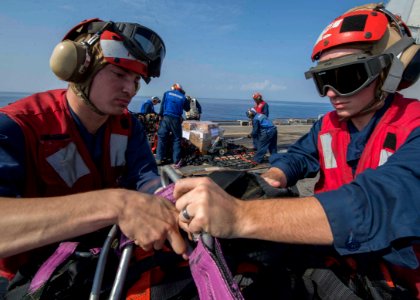 USS SAN JACINTO (CG 56) 131026-N-LN619-107 (10640286766)