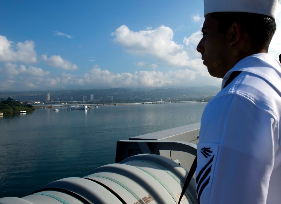 USS San Diego departs Pearl Harbor 150218-N-IK388-012