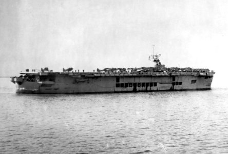 USS Sangamon (ACV-26) underway in 1942