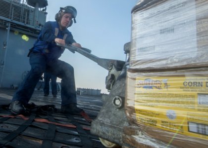 USS SAN JACINTO (CG 56) 131214-N-LN619-053 (11399803563)