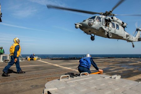 USS SAN JACINTO (CG 56) 131216-N-LN619-060 (11461671875)