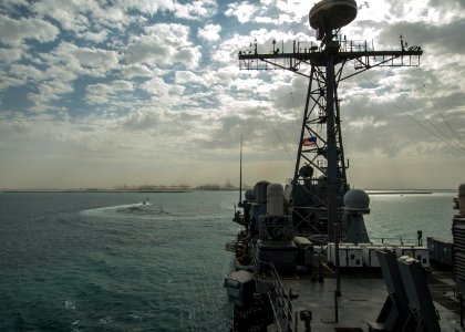 USS SAN JACINTO (CG 56) 140102-N-LN619-054 (12359437044)