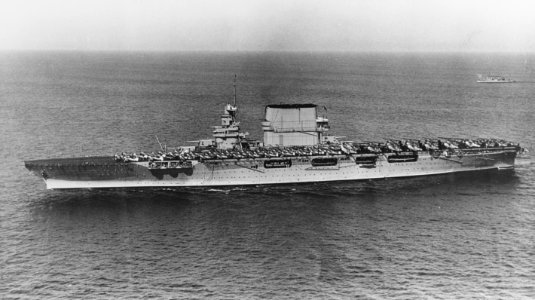 USS Saratoga (CV-3) and USS Tracy (DD-214) at sea, circa 1928 (NH 75885)