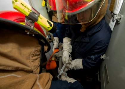 USS SAN JACINTO (CG 56) 131003-N-LN619-021 (10264769096)