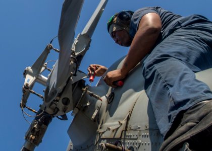 USS SAN JACINTO (CG 56) 131215-N-LN619-057 (11417812616)