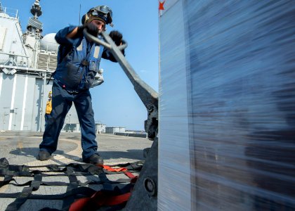 USS SAN JACINTO (CG 56) 131026-N-LN619-060 (10640287906)