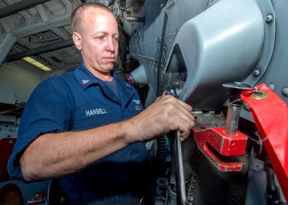 USS SAN JACINTO (CG 56) 131226-N-LN619-022 (11622225485)
