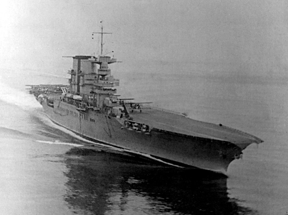 USS Saratoga (CV-3) at sea c1930