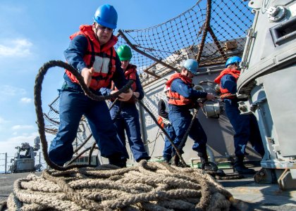 USS SAN JACINTO (CG 56) 131228-N-LN619-116 (11773574806)