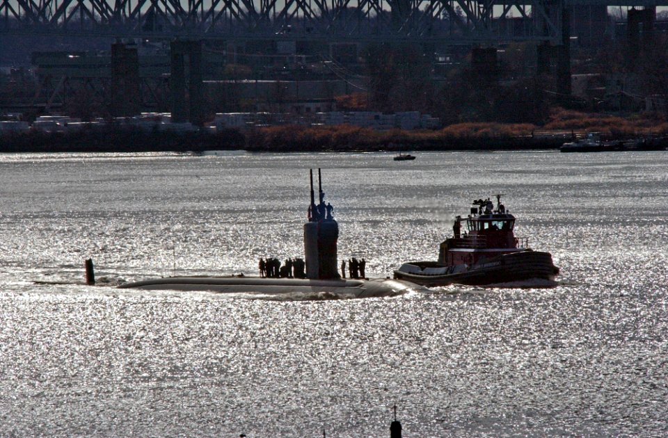 USS San Juan transits the Thames River 091201-N-OV358-013