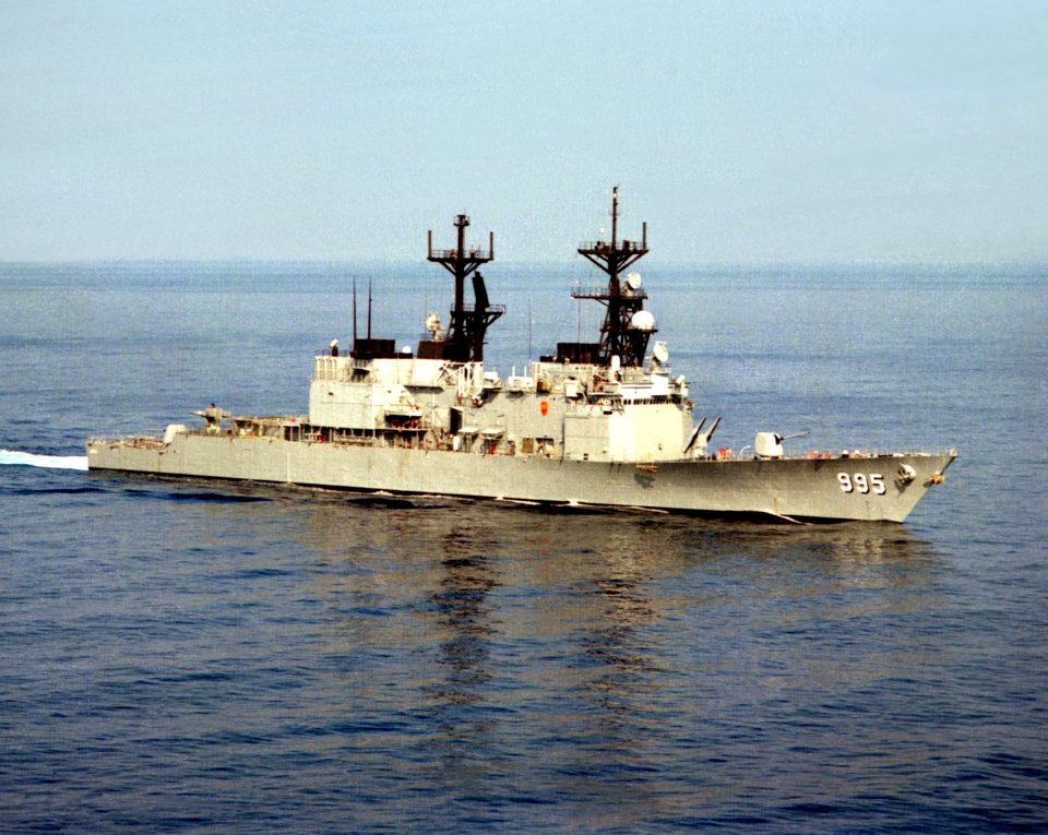 USS Scott (DDG-995) underway in 1986