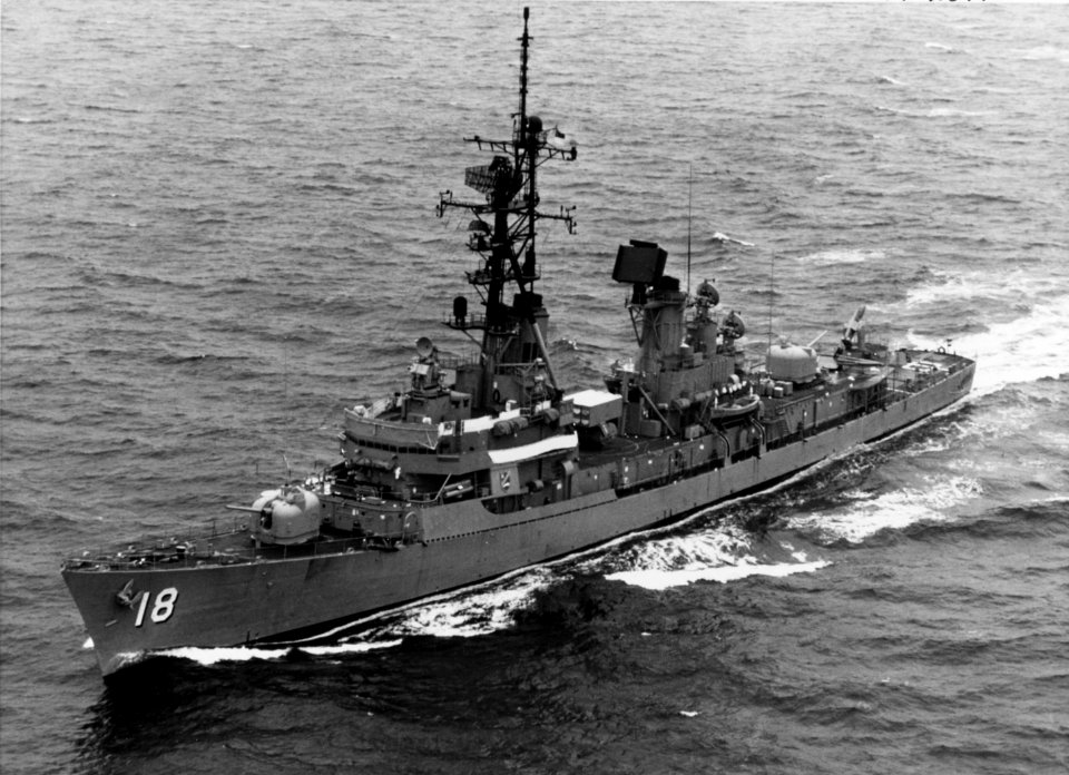 USS Semmes (DDG-18) underway in the Atlantic Ocean, October 1975 (NH 106740)