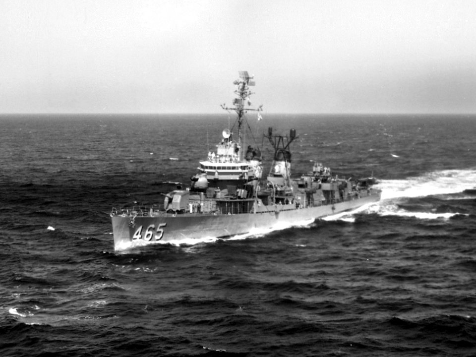 USS Saufley (DDE-465) underway at sea on 5 April 1962 (142664339)