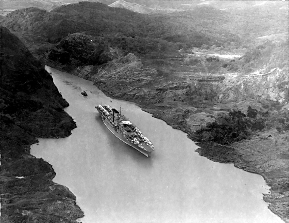 USS Saratoga (CV-3) in Panama Canal c1930