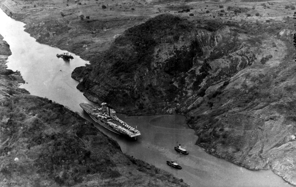 USS Saratoga (CV-3) transiting the Panama Canal on 4 March 1930 (NH 95035)