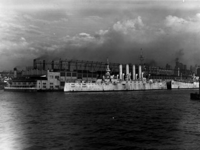 USS Seattle (IX-39) and USS Camden (IX-42) serving as barracks ships in New York City, 1941-1946 (NH 89402)