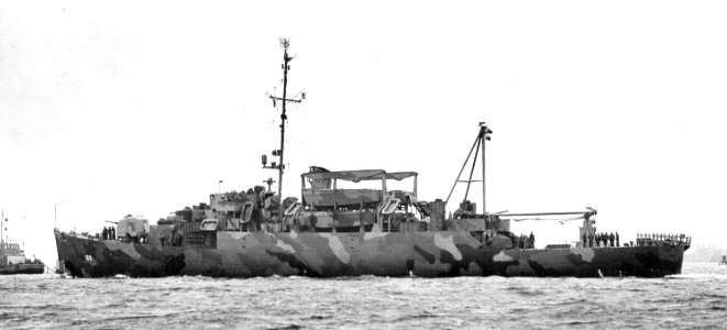 USS Scribner (APD-122) underway off Boston, Massachusetts (USA), on 20 October 1944 (BS 76151)