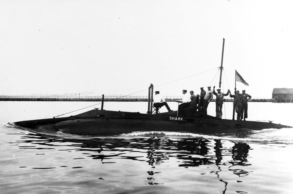 USS Shark - 19-N-6787