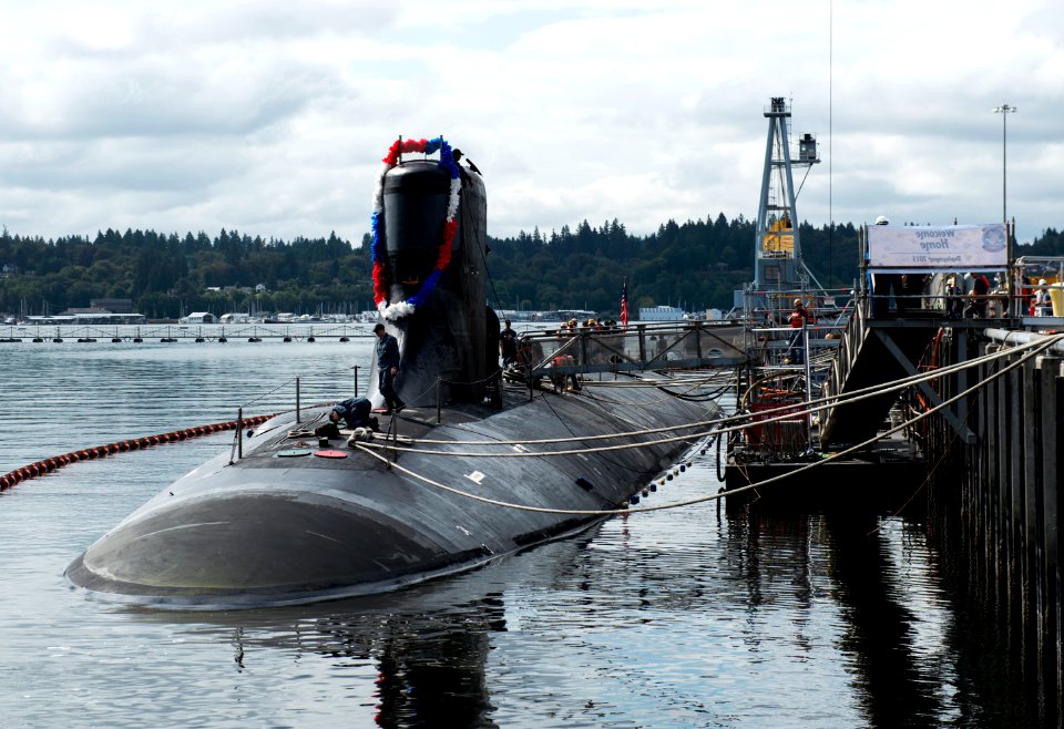 USS Seawolf returns home 150821-N-UD469-246