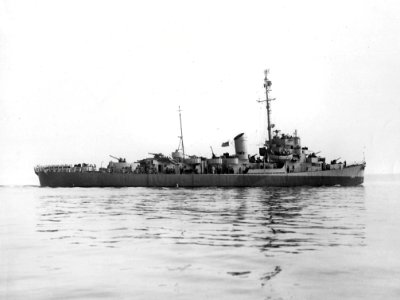 USS Sellstrom (DE-255) underway off Boston, Massachusetts (USA) on 24 July 1944 (19-N-68621)