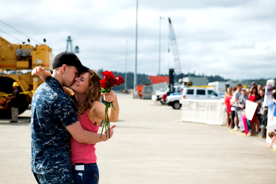 USS Seawolf returns home 150821-N-UD469-158