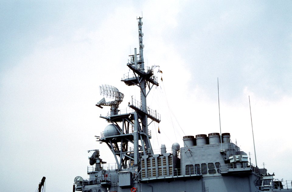 USS Scott (DDG-995) radars in 1994