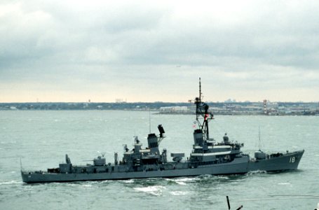 USS Semmes (DDG-18) at Hampton Roads 1987 photo