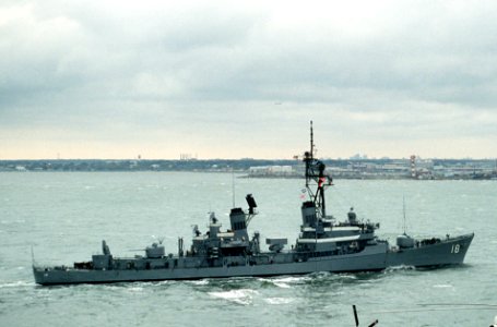 USS Semmes (DDG-18) at Hampton Roads 1987