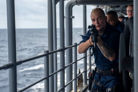 USS Shiloh VBSS drill 140702-N-TU910-088