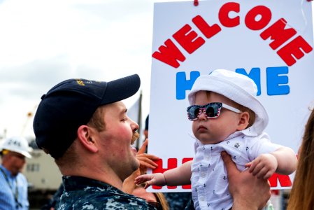 USS Seawolf returns home 150821-N-UD469-211
