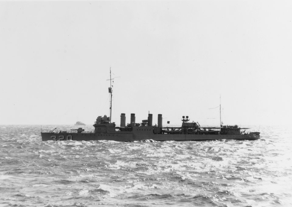 USS Selfridge (DD-320) off New York City (USA), in April-May 1927 (NH 101656)