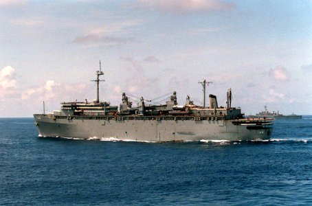 USS Shenandoah (AD-44) underway in 1989